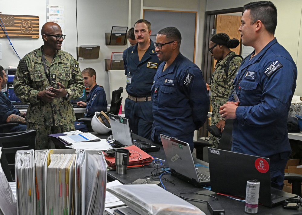 U.S. Pacific Fleet Master Chief Don Davis conducts battlespace circulation in NRNW
