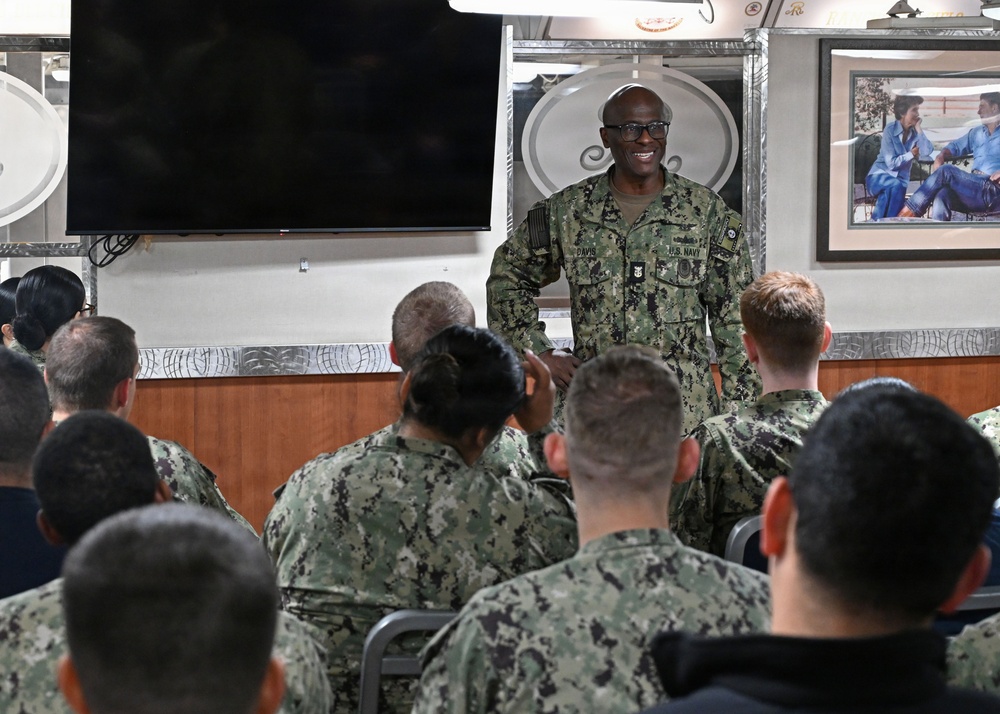 U.S. Pacific Fleet Master Chief Don Davis conducts battlespace circulation in NRNW