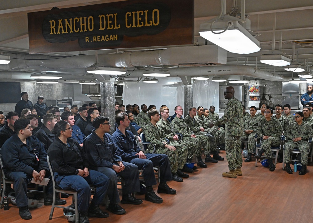 U.S. Pacific Fleet Master Chief Don Davis conducts battlespace circulation in NRNW