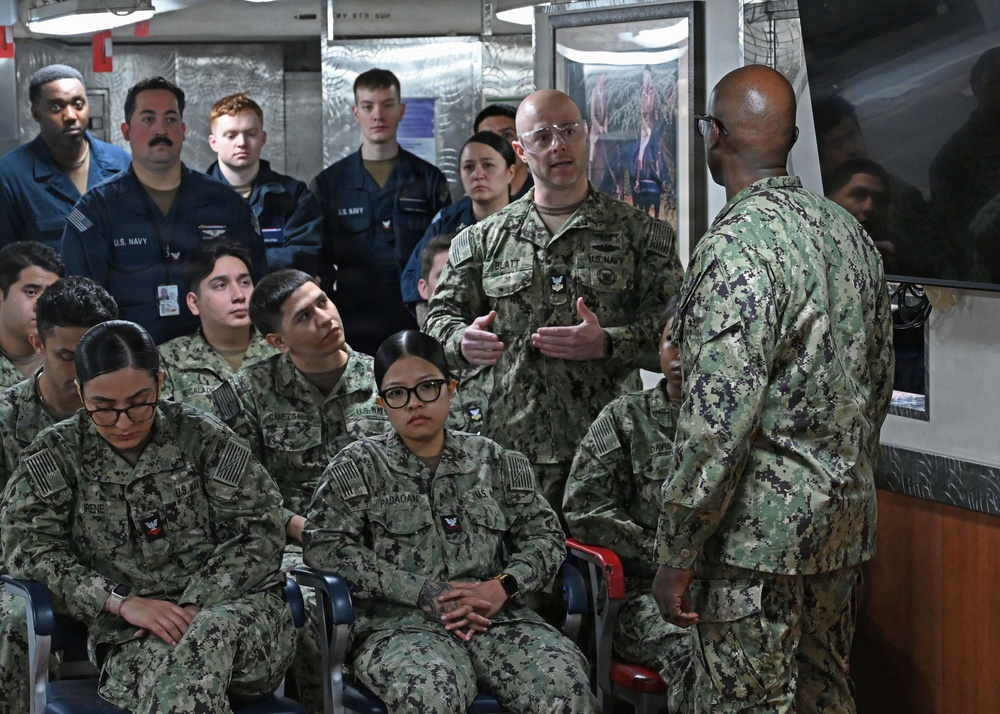 U.S. Pacific Fleet Master Chief Don Davis conducts battlespace circulation in NRNW