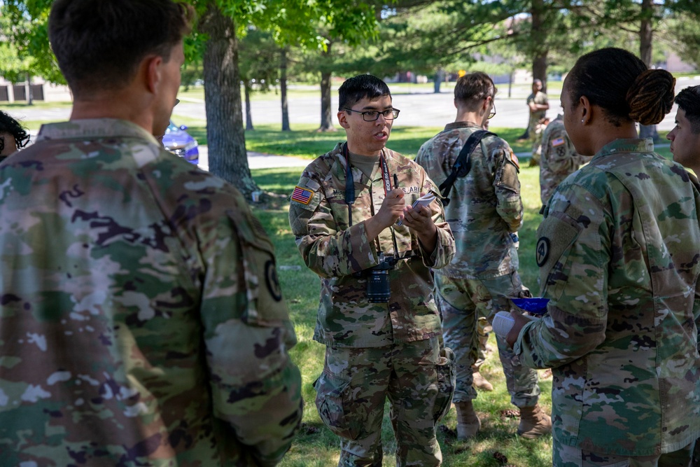 Reserve Soldiers Train With Industry