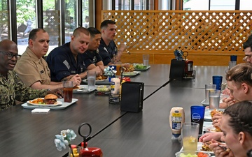U.S. Pacific Fleet Master Chief Don Davis conducts battlespace circulation in NRNW
