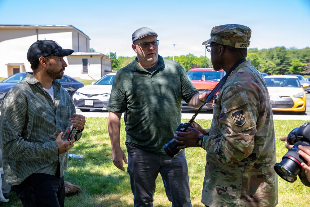 Reserve Soldiers Train With Industry