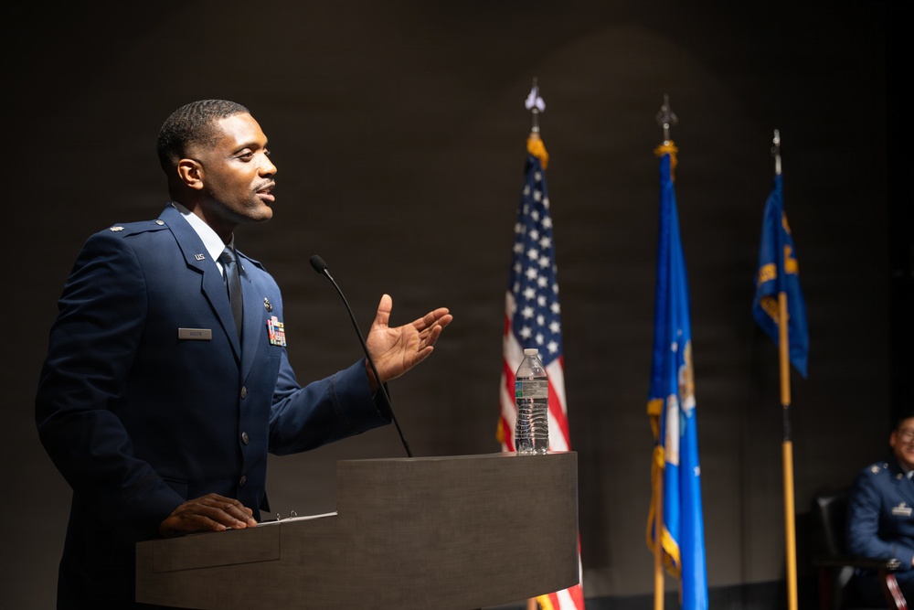 Information Warfare Analysis Squadron welcomes new commander