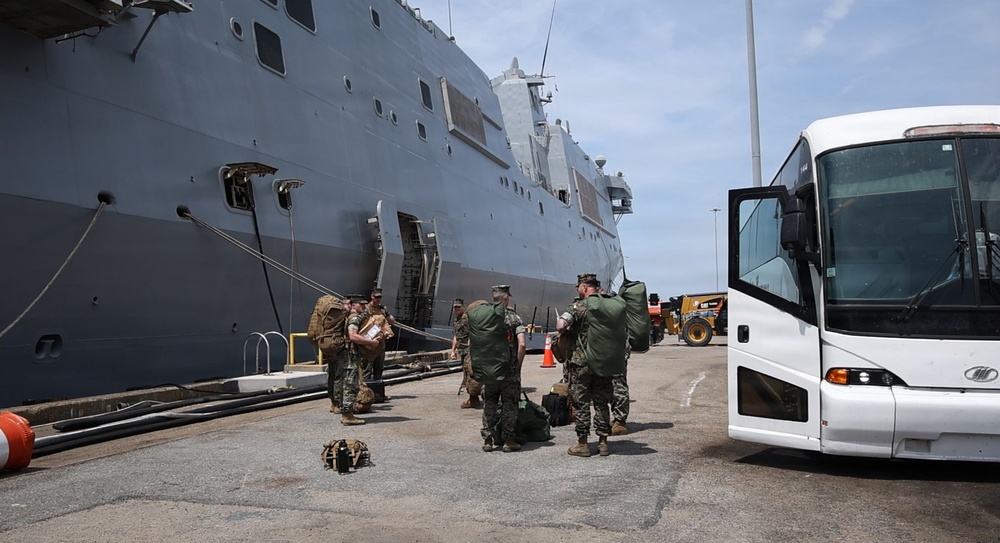 26th MEU Command Element and HMH 461 embark USS Arlington