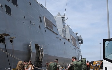 26th MEU Command Element and HMH 461 embark USS Arlington