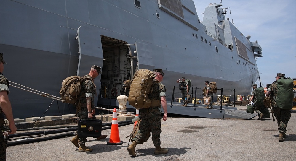 26th MEU Command Element and HMH 461 embarks USS Arlington
