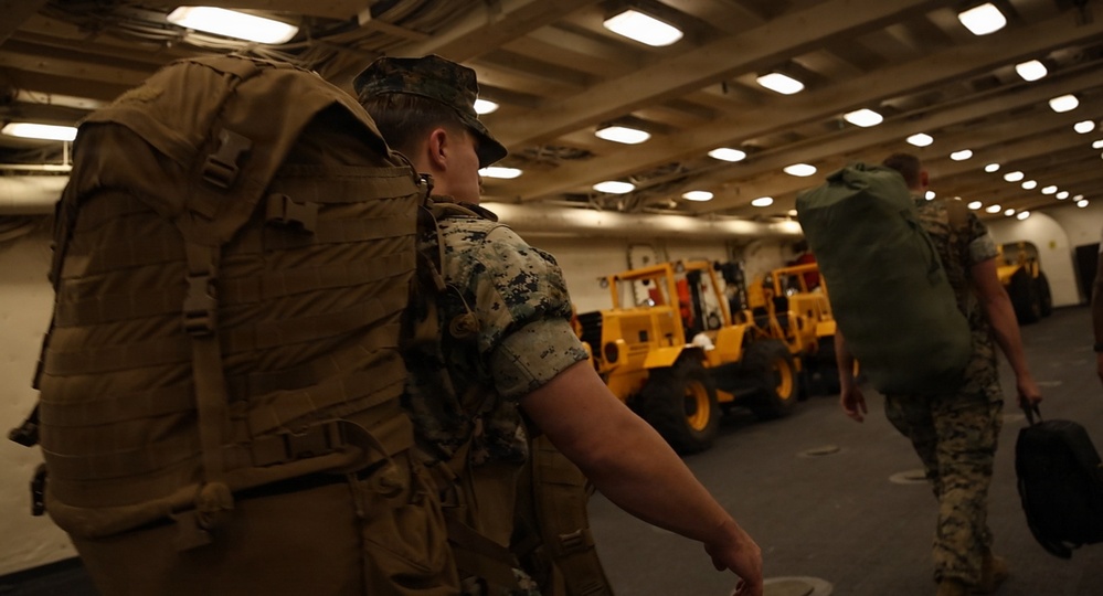 26th MEU Command Element and HMH 461 embark USS Arlington