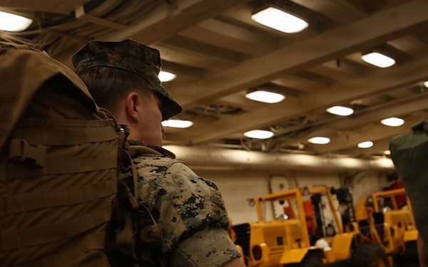 26th MEU Command Element and HMH 461 embark USS Arlington