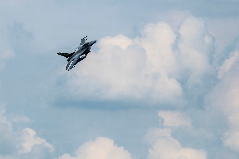 F-16 Fighting Falcon takes flight