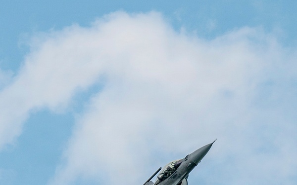 F-16 Fighting Falcon takes flight