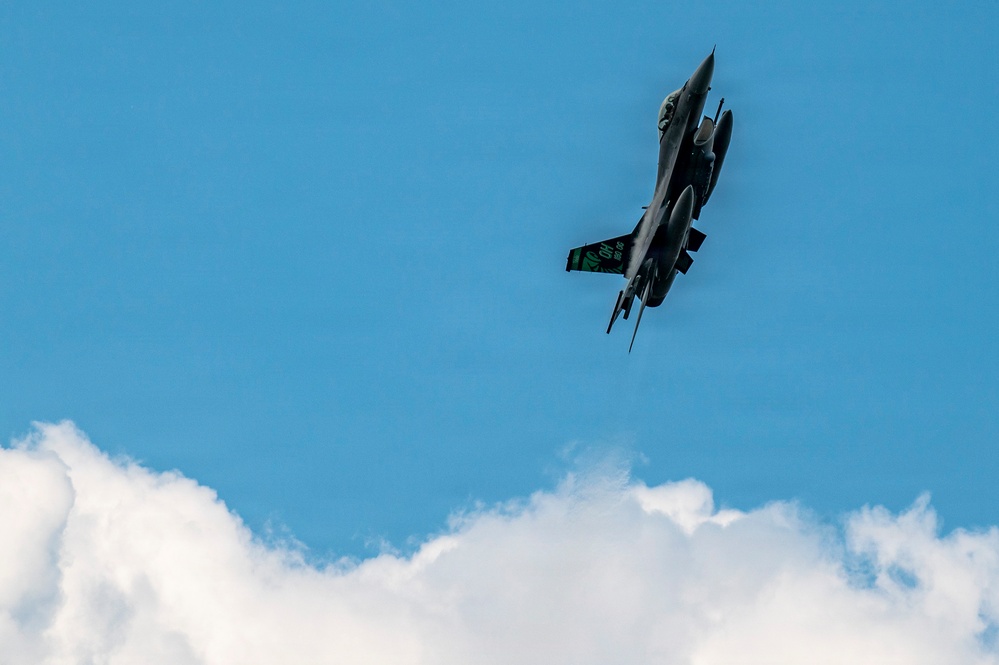F-16 Fighting Falcon takes flight