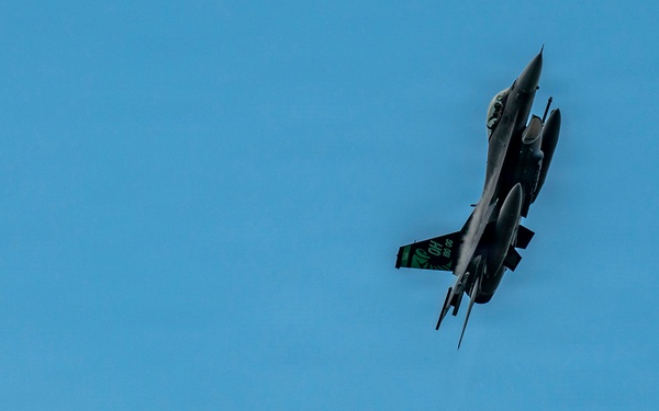 F-16 Fighting Falcon takes flight