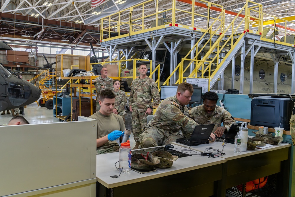 Gen. Lutz visits Army Aviation Support Facility #1