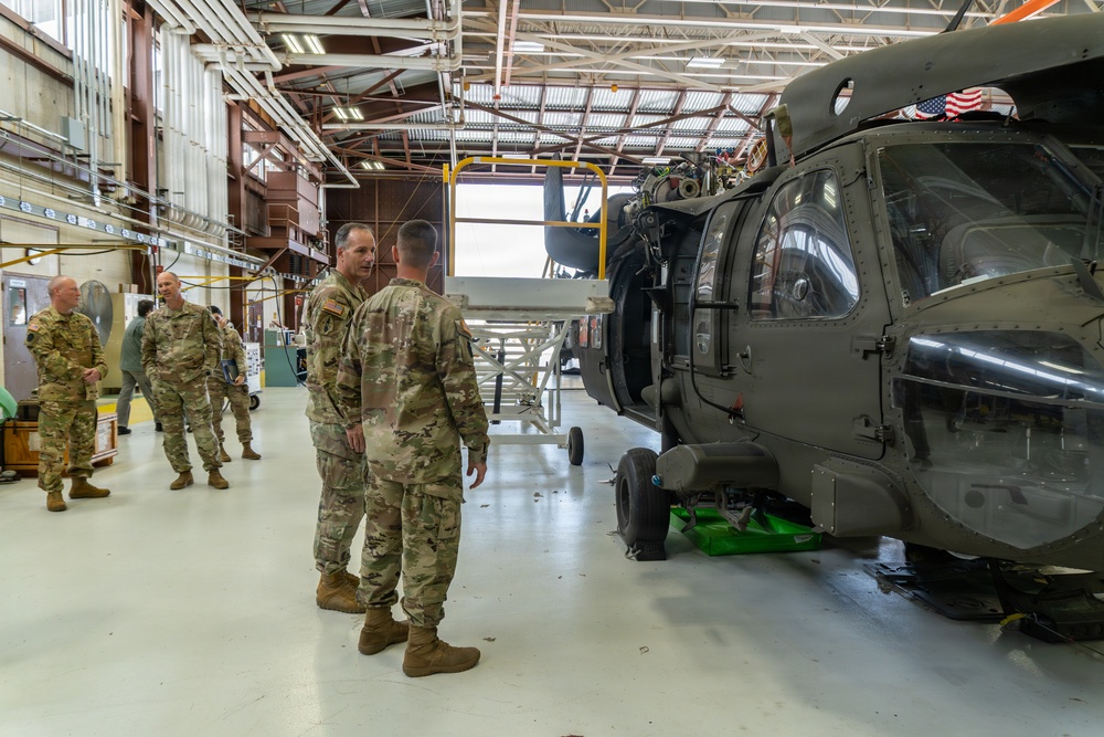 Gen. Lutz visits Army Aviation Support Facility #1