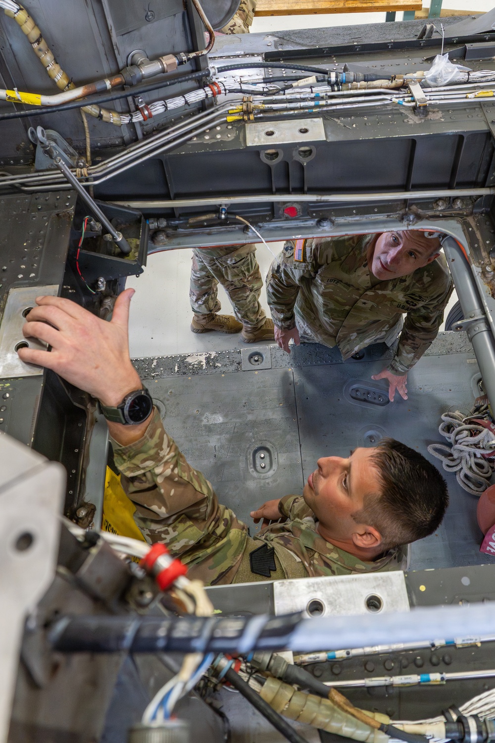 Gen. Lutz visits Army Aviation Support Facility #1