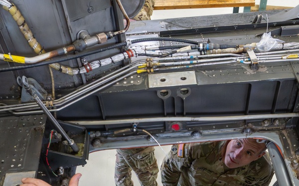 Gen. Lutz visits Army Aviation Support Facility #1