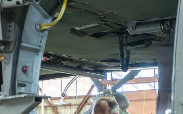 Gen. Lutz visits Army Aviation Support Facility #1