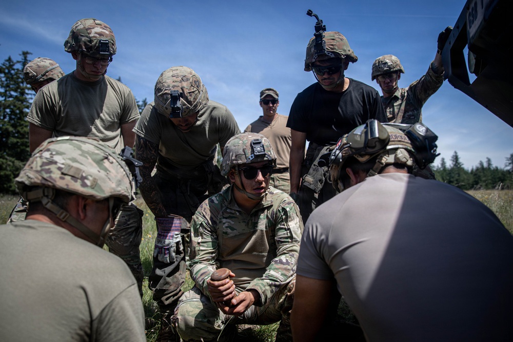 1st SFG(A) conducts H8 wheeled vehicle recovery training