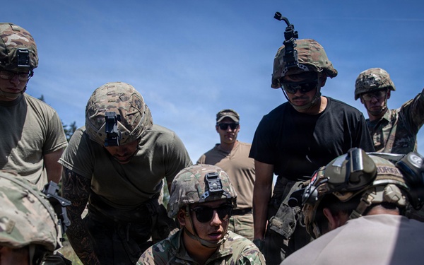 1st SFG(A) conducts H8 wheeled vehicle recovery training