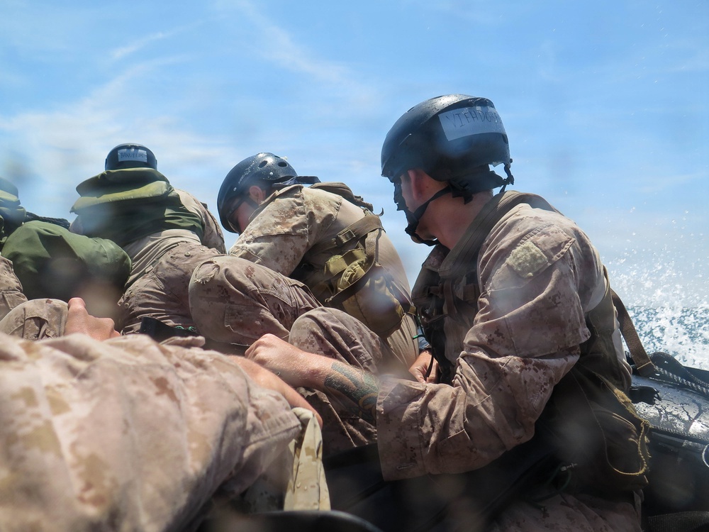 2nd Bn., 5th Marines rehearse clandestine landing