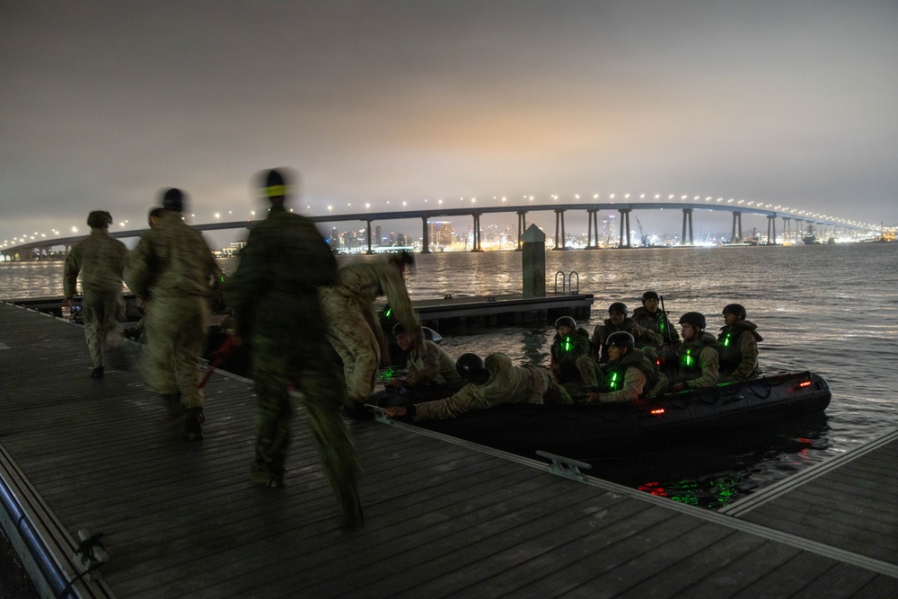 2nd Bn., 5th Marines rehearse clandestine landing