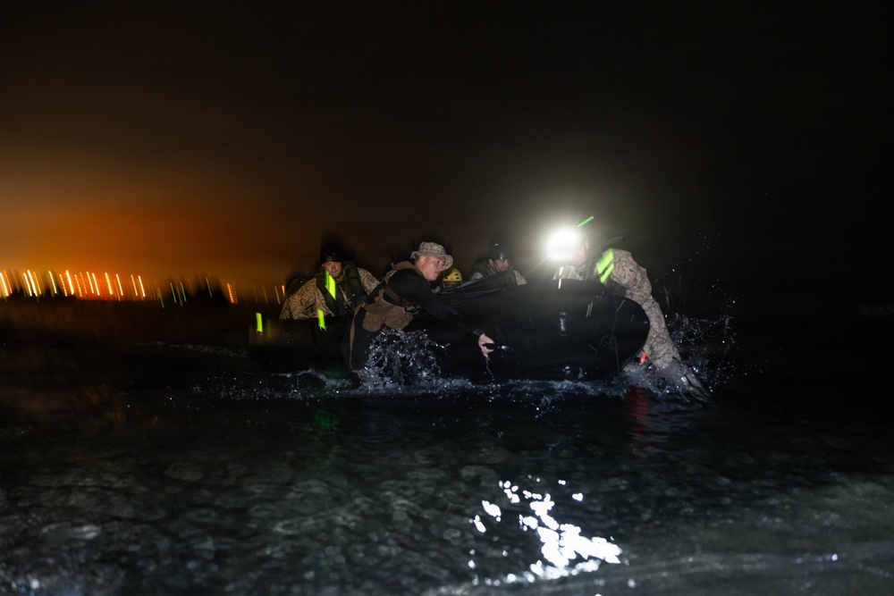 2nd Bn., 5th Marines rehearse clandestine landing