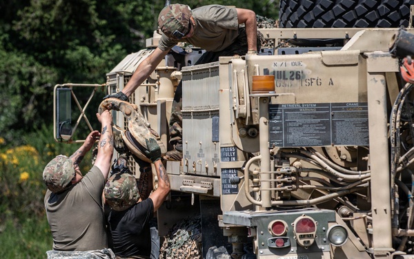 1st SFG(A) conducts H8 wheeled vehicle recovery training