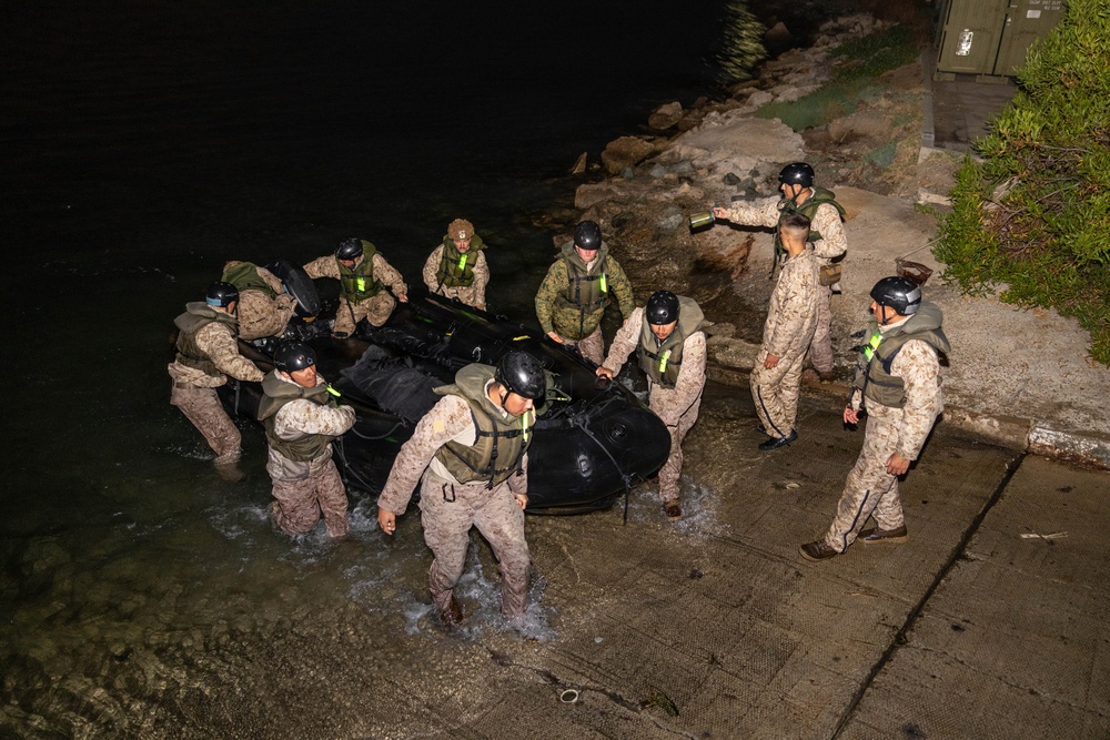 2nd Bn., 5th Marines rehearse clandestine landing