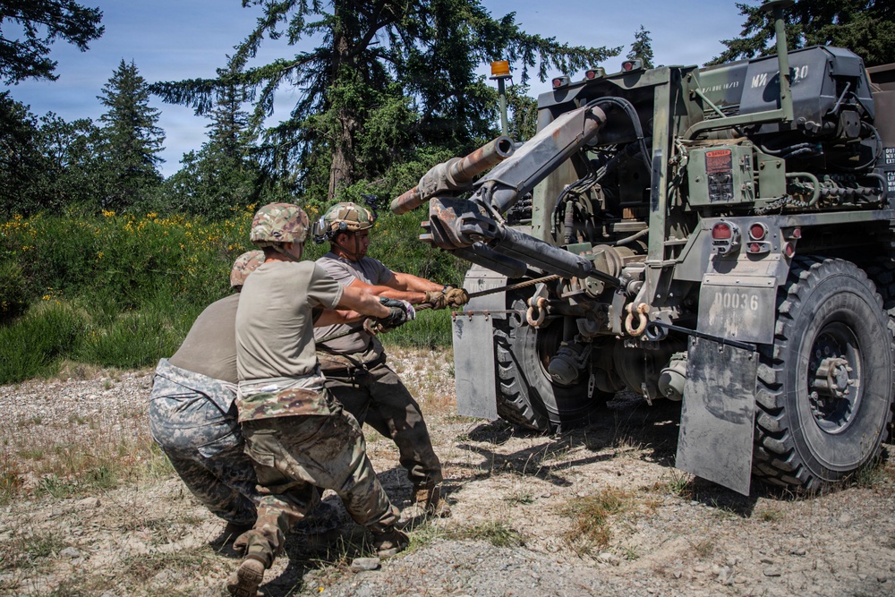 1st SFG(A) conducts H8 wheeled vehicle recovery training