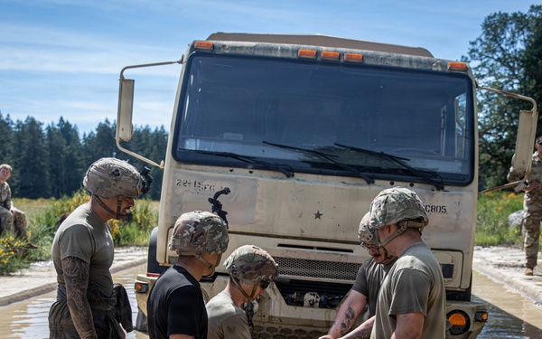 1st SFG(A) conducts H8 wheeled vehicle recovery training