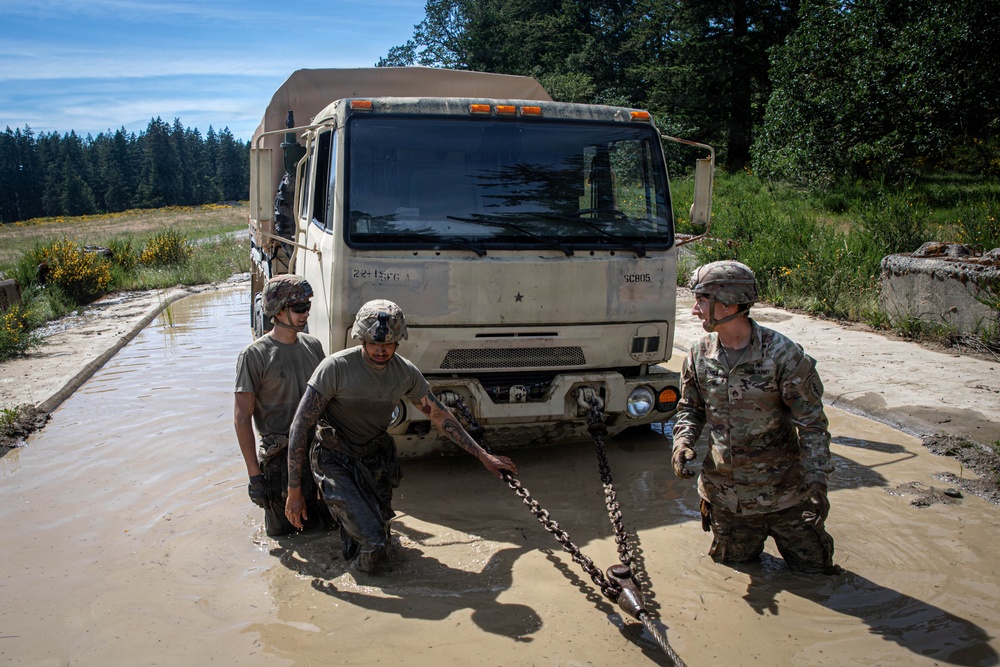 1st SFG(A) conducts H8 wheeled vehicle recovery training
