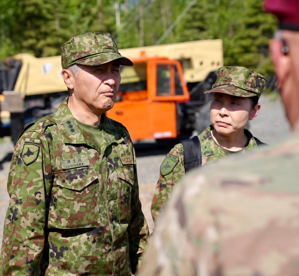 JGSDF Northern Army Commander Briefed by 11th Airborne Senior Leaders