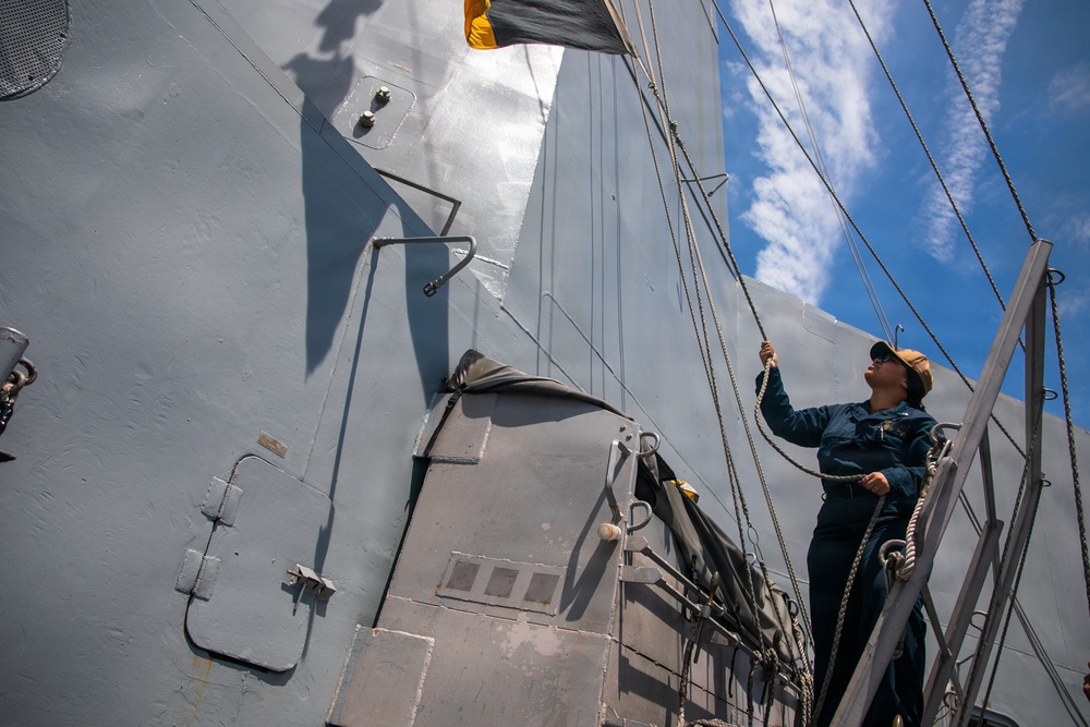 USS Arlington (LPD 24) conducts sea and anchor during TCAT