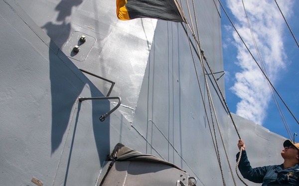 USS Arlington (LPD 24) conducts sea and anchor during TCAT