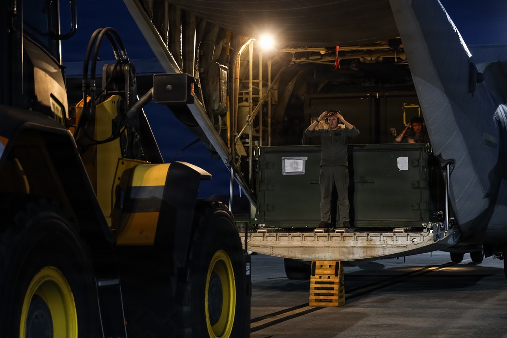 VMGR-352 transports VMM-165 equipment