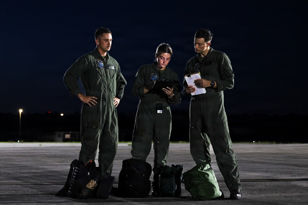 VMGR-352 transports VMM-165 equipment