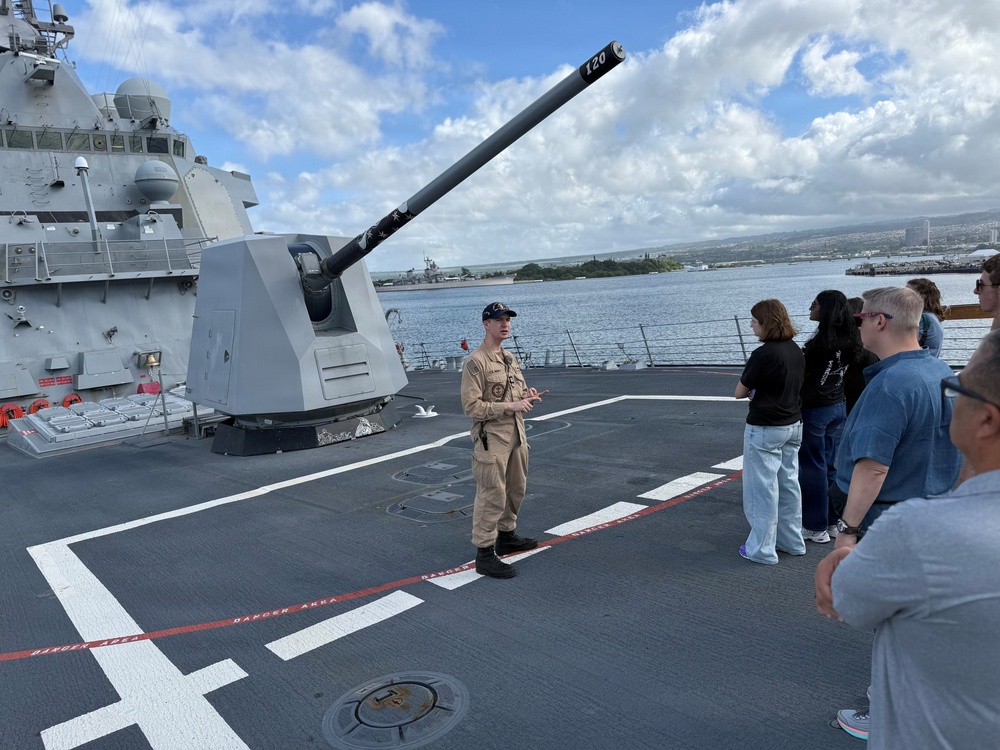 USS Carl M. Levin hosts Texas-area JROTC