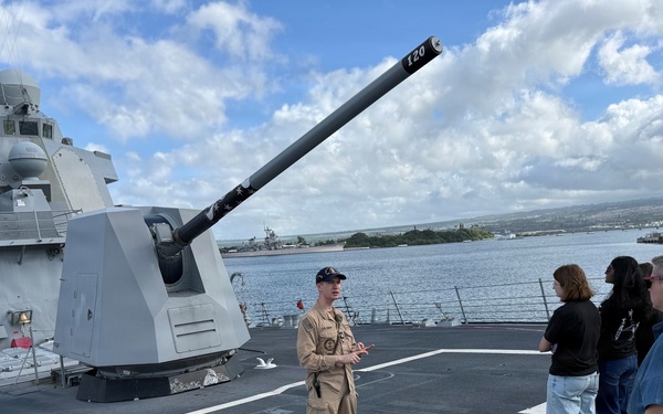 USS Carl M. Levin hosts Texas-area JROTC