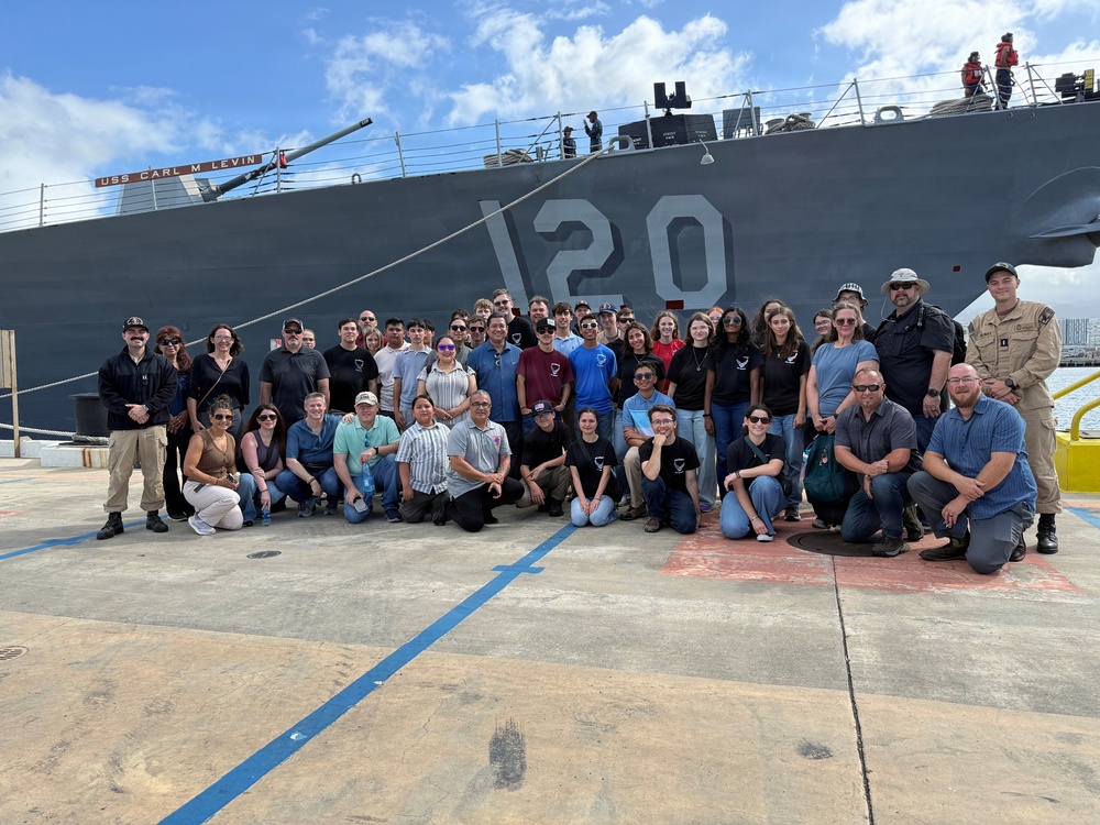 USS Carl M. Levin hosts Texas-area JROTC