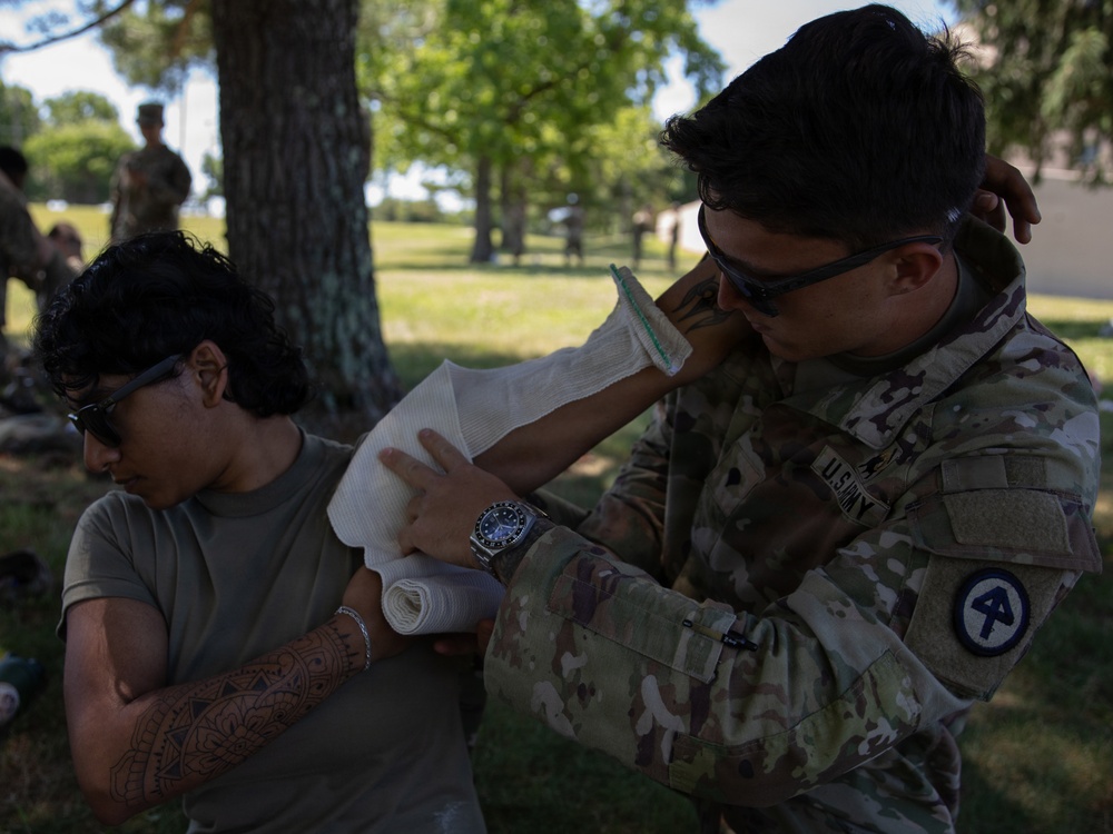 U.S. Army soldiers attend combat life saver (CLS) course