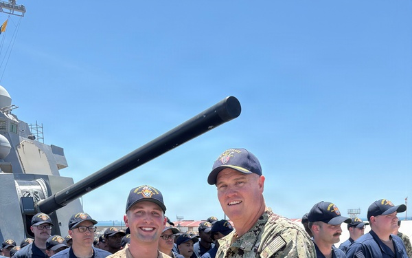 Naval Surface Force Atlantic (SURFLANT) visits USS PAUL IGNATIUS (DDG 117)