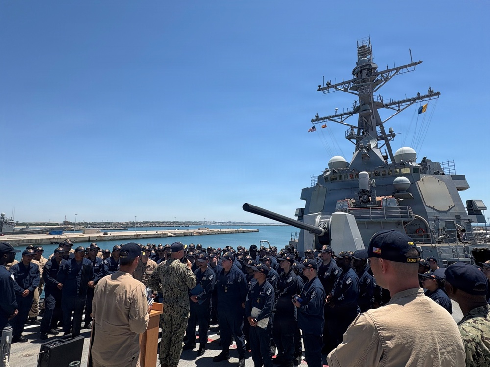 Naval Surface Force Atlantic (SURFLANT) visits USS PAUL IGNATIUS (DDG 117)