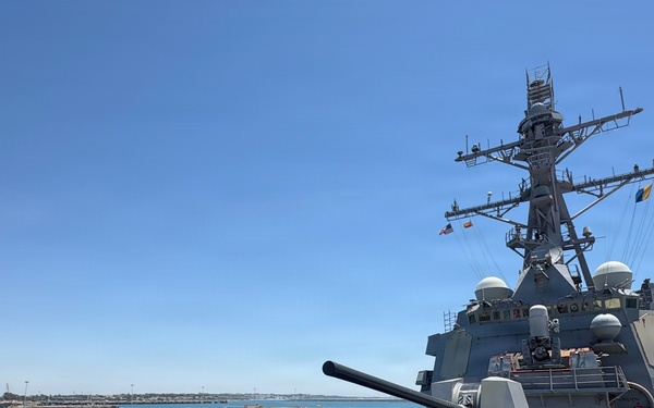 Naval Surface Force Atlantic (SURFLANT) visits USS PAUL IGNATIUS (DDG 117)