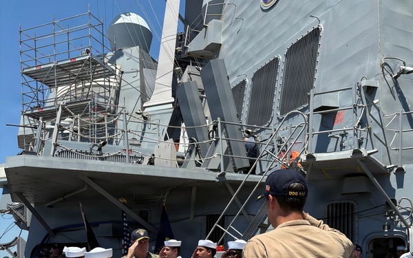 Naval Surface Force Atlantic (SURFLANT) visits USS PAUL IGNATIUS (DDG 117)