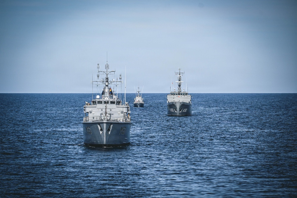 Baltic Naval Squadron Assists Standing NATO Mine Countermeasure Group 1