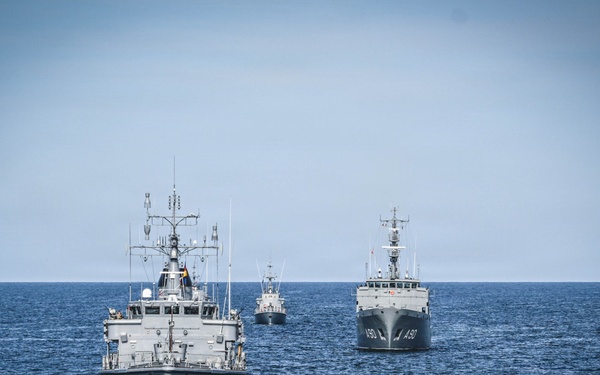 Baltic Naval Squadron Assists Standing NATO Mine Countermeasure Group 1