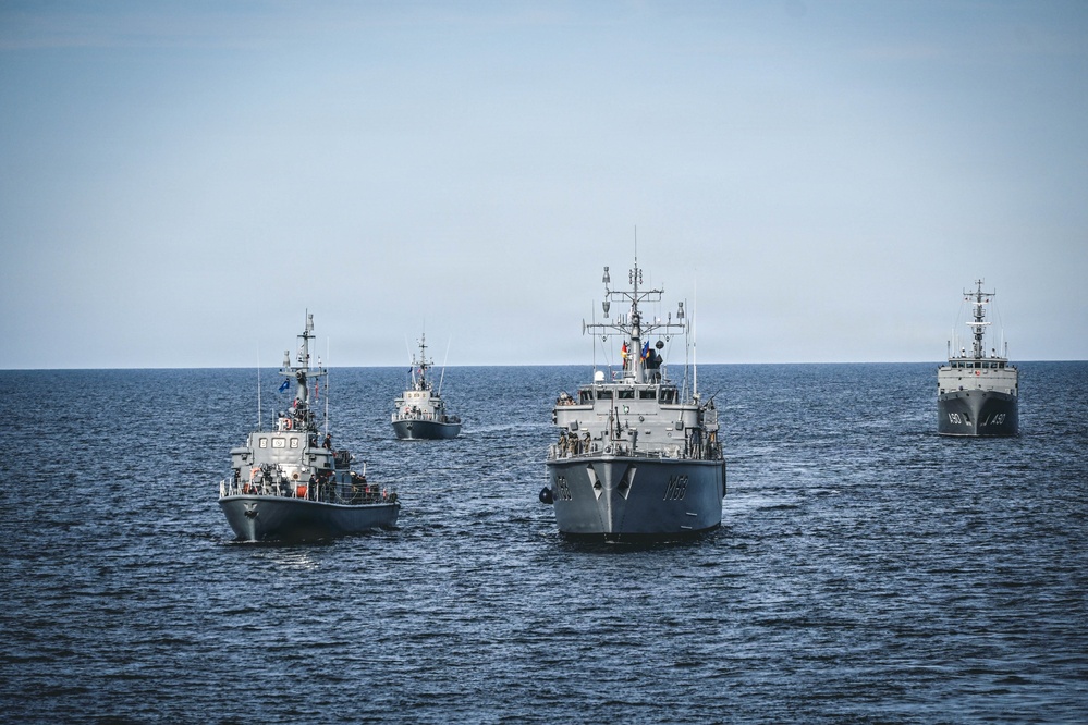 Baltic Naval Squadron Assists Standing NATO Mine Countermeasure Group 1