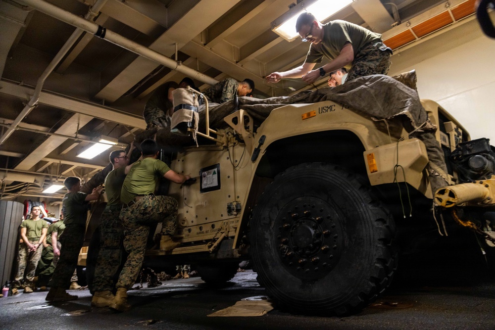 11th MEU Marines, Sailors Conduct Camouflage Net Familiarization Training aboard USS Boxer