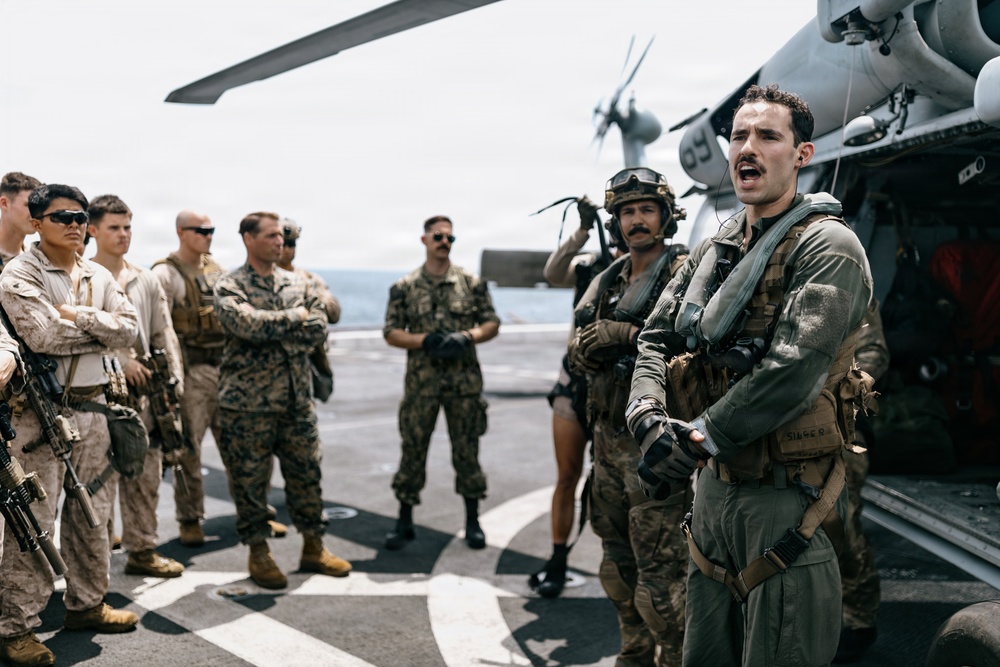 11th MEU Marines, Sailors Conduct Hoist Training Aboard USS Portland